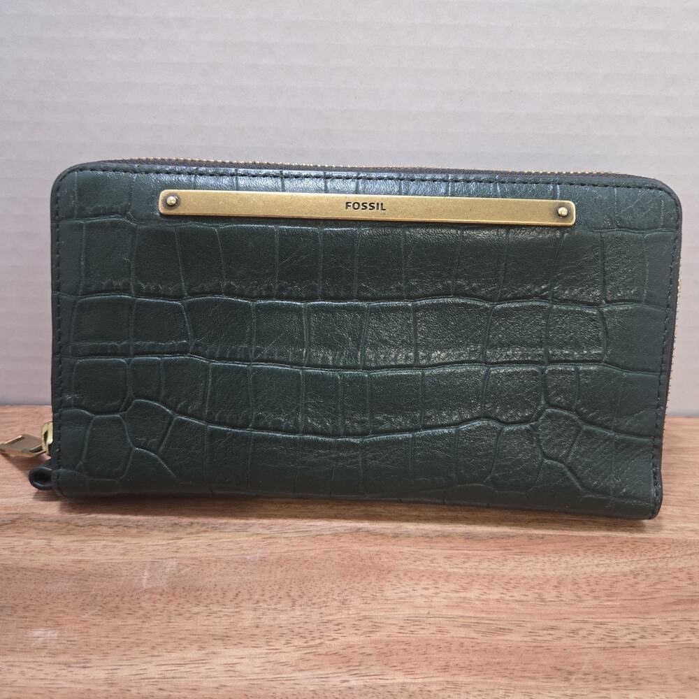 Fossil Green Croc Embossed Leather Zip Around Wallet Brass Hardware Organizer